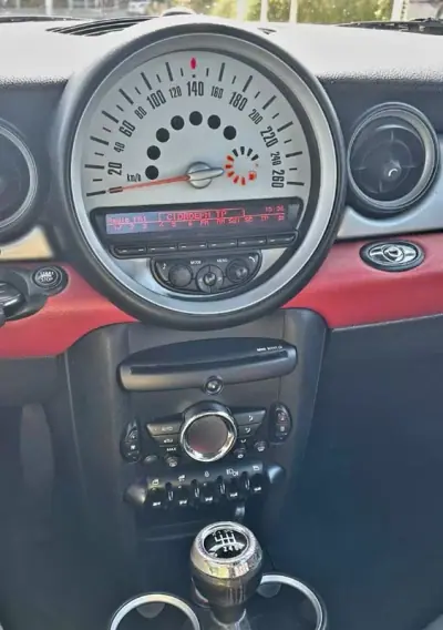 MINI Cooper 2011 - 9990 EUR, 2000 km - AUTO.MOTO.pt - 2000km - foto 12 de 14