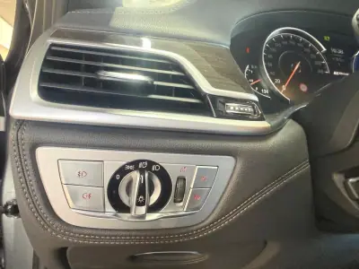 BMW 740 2018 - 29950 EUR, 249000 km - AUTO.MOTO.pt - 249000km - foto 34 de 41
