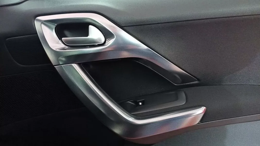 Peugeot 2008 2016 - 13750 EUR, 44423 km - AUTO.MOTO.pt - 44423km - foto 43 de 58