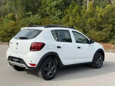 Dacia Sandero 2017 - 9900 EUR, 103200 km - AUTO.MOTO.pt - 103200km - foto 9 de 24