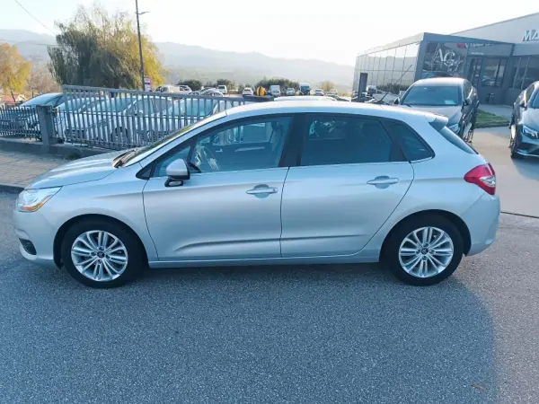 Citroën C4 2015 - 10500 EUR, 53000 km - AUTO.MOTO.pt - 53000km - foto 17 de 37