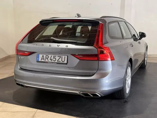 Volvo V90 2017 - 23750 EUR, 133014 km - AUTO.MOTO.pt - 133014km - foto 5 de 25