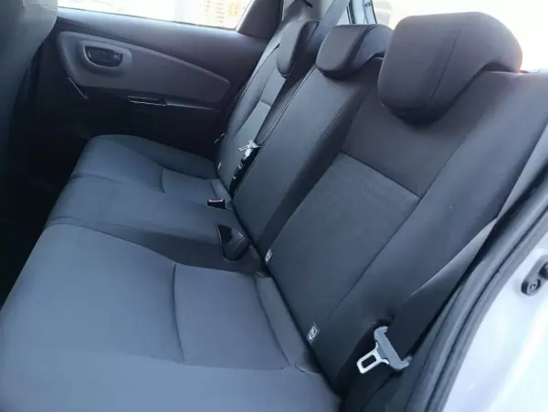 Toyota Yaris 2018 - 11900 EUR, 105553 km - AUTO.MOTO.pt - 105553km - foto 15 de 17