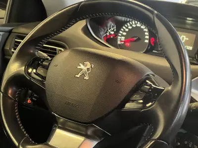 Peugeot 308 2019 - 10990 EUR, 130000 km - 130000km - foto 16 de 38