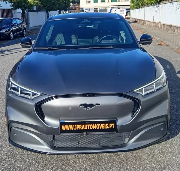 Ford Mustang Mach-E 2023 — foto 2 de 27