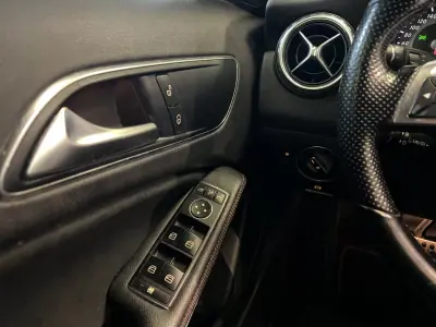 Mercedes-Benz GLA 200 2015 - 21990 EUR, 120000 km - AUTO.MOTO.pt - 120000km - foto 30 de 33