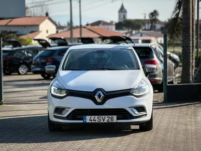 Renault Clio 2017 - 10500 EUR, 107000 km - AUTO.MOTO.pt - 107000km - foto 3 de 12