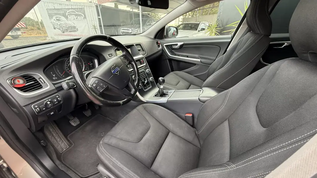 Volvo V60 2015 - 9990 EUR, 265000 km - 265000km - foto 20 de 25