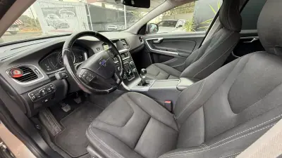 Volvo V60 2015 - 9990 EUR, 265000 km - AUTO.MOTO.pt - 265000km - foto 20 de 25