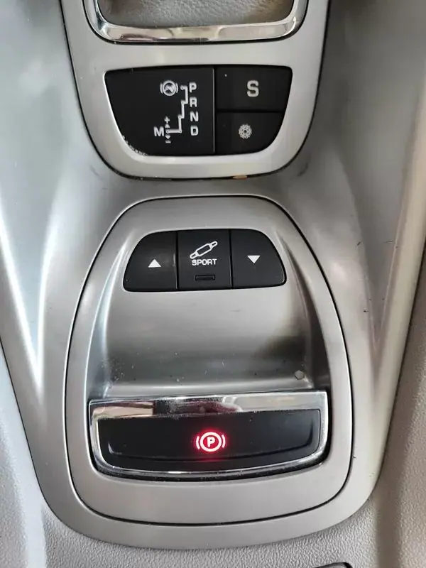 Citroën C5 Tourer 2017 - 9500 EUR, 248400 km - AUTO.MOTO.pt - 248400km - foto 36 de 38