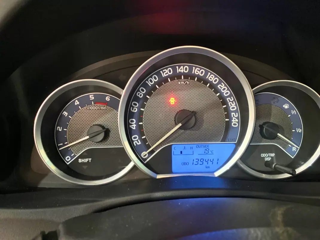 Toyota Auris Touring Sports 2015 - 11500 EUR, 139900 km - 139900km - foto 12 de 17