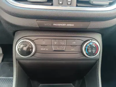 Ford Fiesta 2018 - 9900 EUR, 149596 km - AUTO.MOTO.pt - 149596km - foto 17 de 28