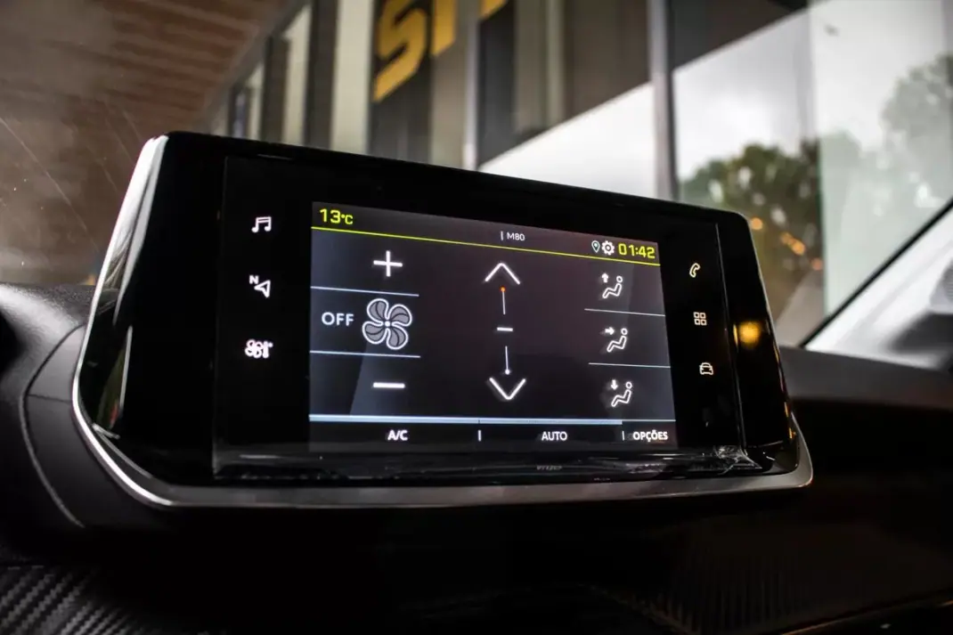 Peugeot e-208 2023 - 17800 EUR, 18457 km - AUTO.MOTO.pt - 18457km - foto 38 de 41