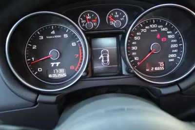 Audi TT Roadster 2009 - 12990 EUR, 216600 km - AUTO.MOTO.pt - 216600km - foto 15 de 28
