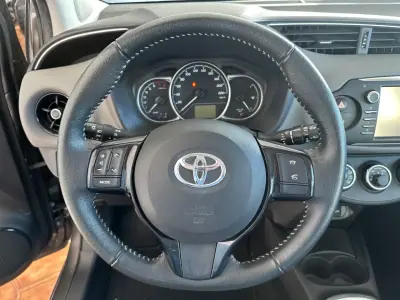 Toyota Yaris 2018 - 14900 EUR, 41312 km - AUTO.MOTO.pt - 41312km - foto 12 de 27