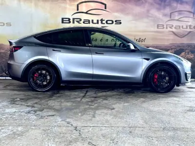 Tesla Model Y 2023 - 42900 EUR, 41470 km - AUTO.MOTO.pt - 41470km - foto 6 de 35
