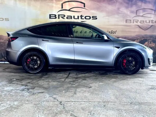 Tesla Model Y 2023 - 42900 EUR, 41470 km - AUTO.MOTO.pt - 41470km - foto 6 de 35