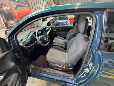 Fiat 500e 2022 - 21490 EUR, 10699 km - AUTO.MOTO.pt - 10699km - foto 7 de 16