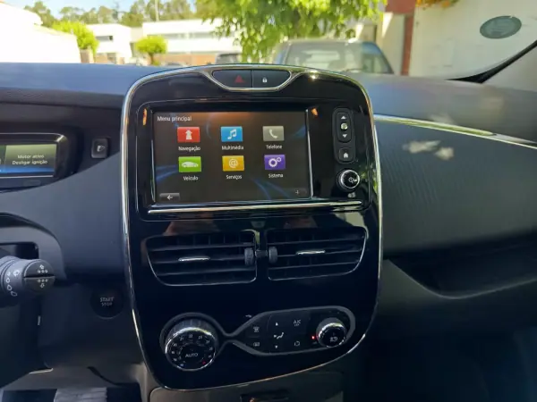 Renault Zoe 2019 - 12490 EUR, 52400 km - AUTO.MOTO.pt - 52400km - foto 17 de 17