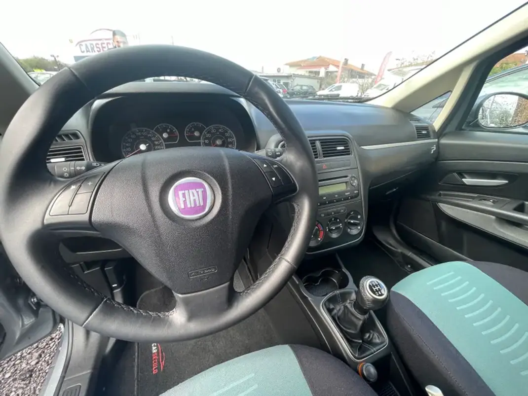 Fiat Punto 2008 - 7950 EUR, 184717 km - AUTO.MOTO.pt - 184717km - foto 7 de 18