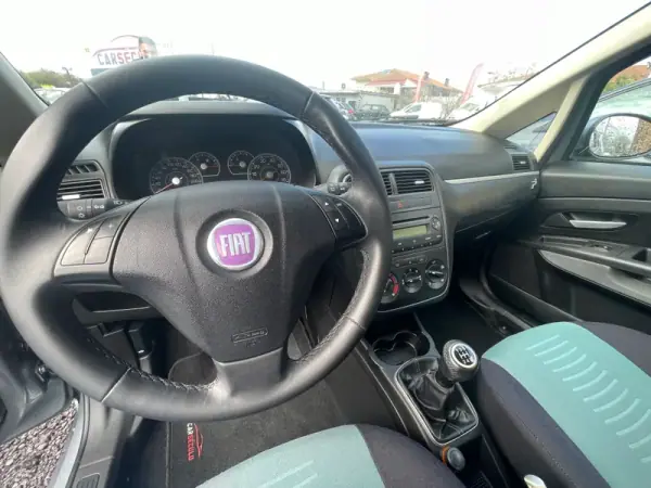 Fiat Punto 2008 - 7250 EUR, 184717 km - AUTO.MOTO.pt - 184717km - foto 7 de 18