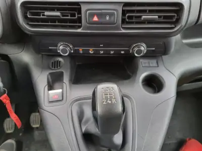 Opel COMBO 2020 - 13750 EUR, 158909 km - AUTO.MOTO.pt - 158909km - foto 9 de 16