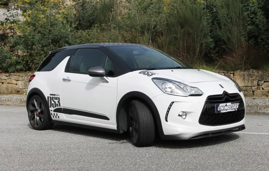 Citroën DS3 2012 - 17900 EUR, 52000 km - AUTO.MOTO.pt - 52000km - foto 4 de 33