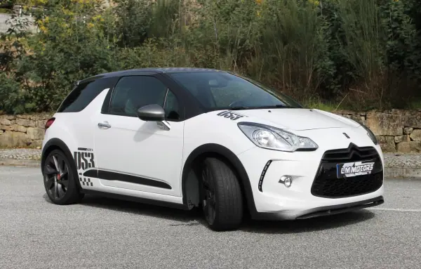 Citroën DS3 2012 - 16900 EUR, 52000 km - AUTO.MOTO.pt - 52000km - foto 4 de 33