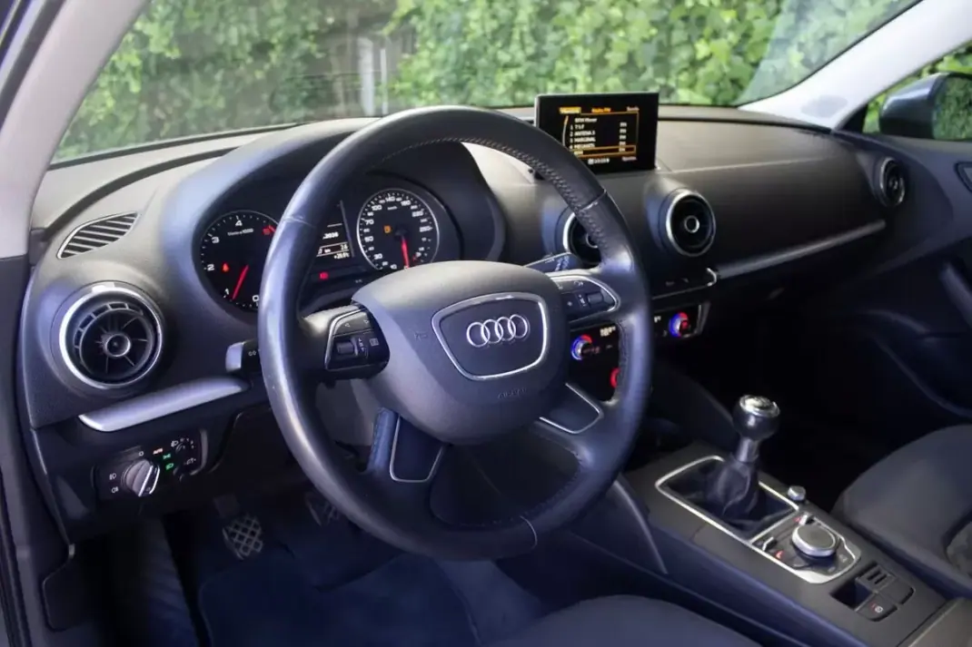 Audi A3 Sportback 2015 - 15900 EUR, 100000 km - AUTO.MOTO.pt - 100000km - foto 11 de 16