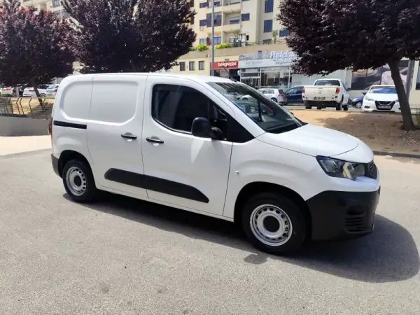 Peugeot Partner 1.6 HDI , 3 Lug. , Iva Dedutivel 2019 - 11980 EUR, 130000 km - AUTO.MOTO.pt - 130000km - foto 12 de 23