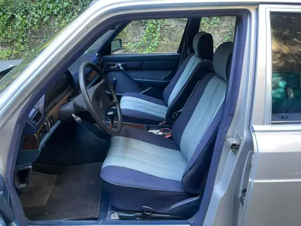 Mercedes-Benz 280 1982 - 11900 EUR, 215000 km - AUTO.MOTO.pt - 215000km - foto 8 de 23