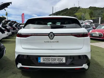 Renault Mégane E-Tech 2022 - 26490 EUR, 8860 km - 8860km - foto 8 de 16