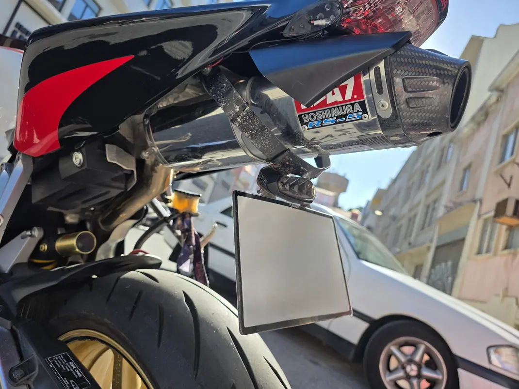 Honda CBR 1000RR 2008 - 7000 EUR, 31303 km - AUTO.MOTO.pt - 31303km - foto 8 de 12