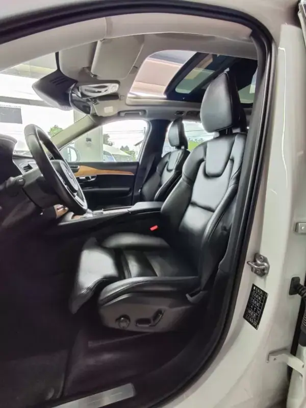 Volvo XC 90 2021 - 49950 EUR, 70500 km - AUTO.MOTO.pt - 70500km - foto 30 de 41