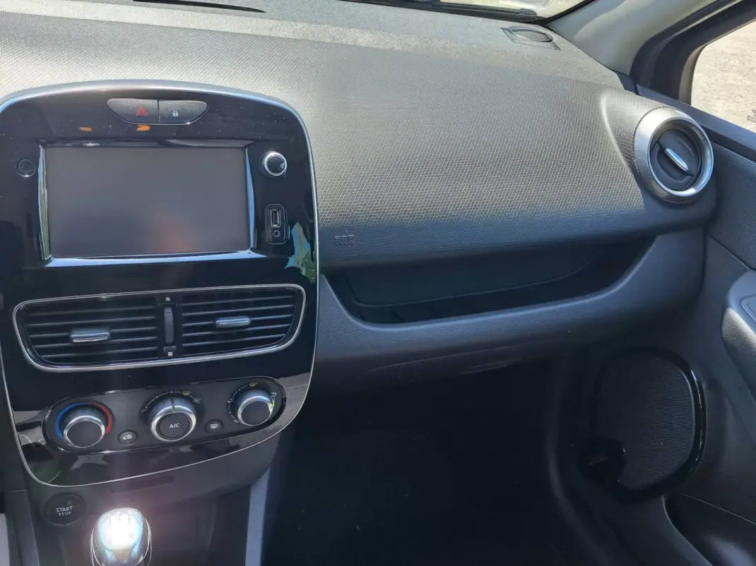 Renault Clio 2017 - 10950 EUR, 112648 km - 112648km - foto 13 de 45