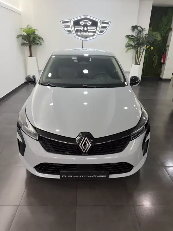 Renault Clio 2024 - 18000 EUR, 14000 km - AUTO.MOTO.pt - 14000km - foto 2 de 18