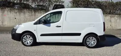 Citroën Berlindo 1.6 HDi Caixa Automatica 2018 - 12000 EUR, 180000 km - AUTO.MOTO.pt - 180000km - foto 16 de 19