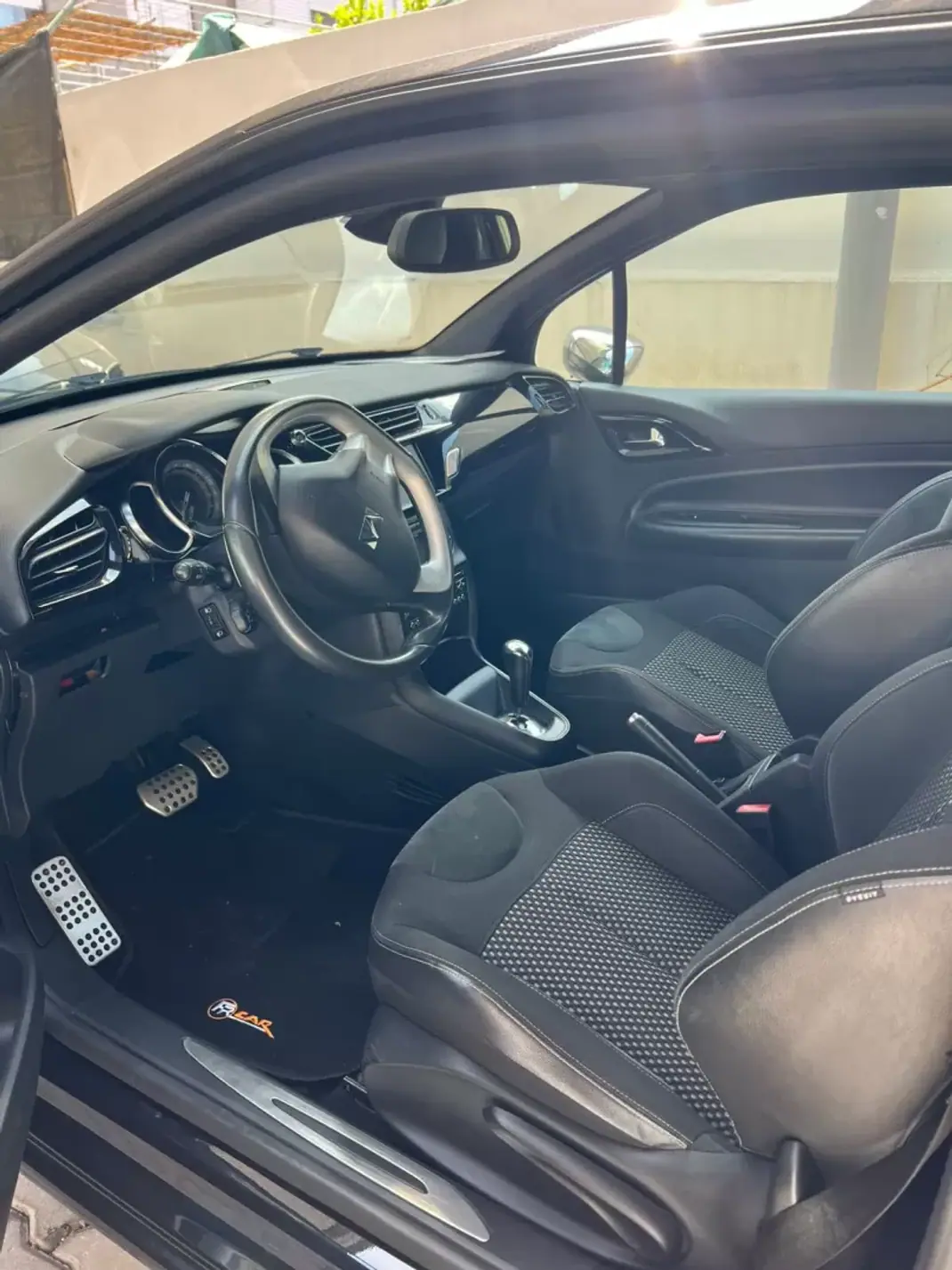 Citroën DS3 2012 - 10900 EUR, 121482 km - 121482km - foto 3 de 8
