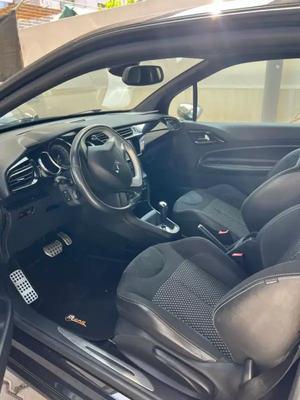 Citroën DS3 2012 - 10900 EUR, 121482 km - AUTO.MOTO.pt - 121482km - foto 3 de 8