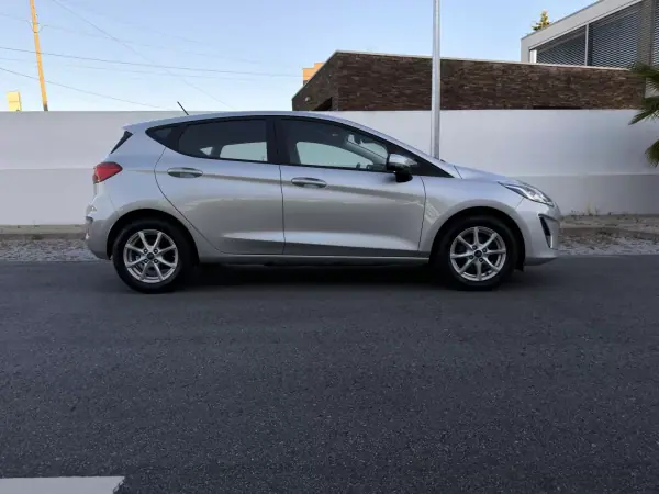 Ford Fiesta 2018 - 10500 EUR, 138071 km - AUTO.MOTO.pt - 138071km - foto 3 de 21