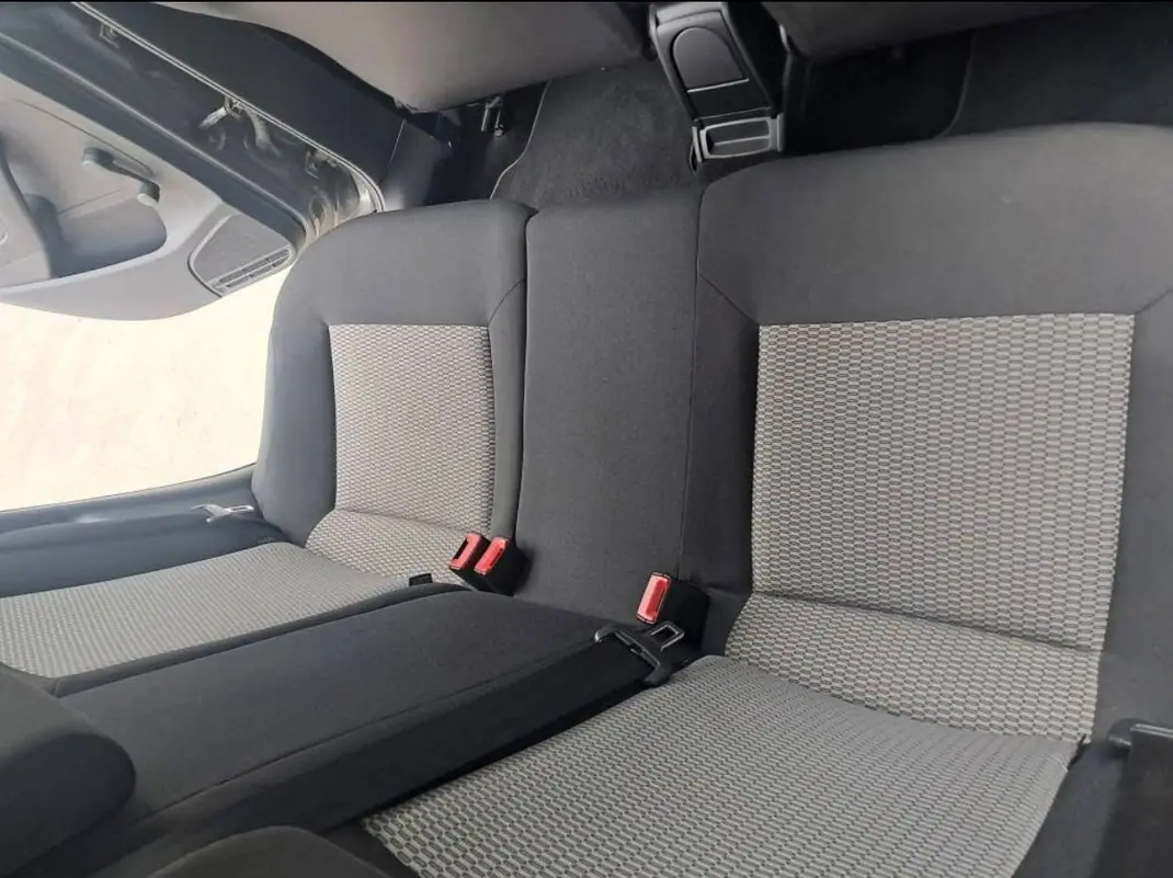 Volkswagen Polo 2011 - 6000 EUR, 83300 km - AUTO.MOTO.pt - 83300km - foto 6 de 7