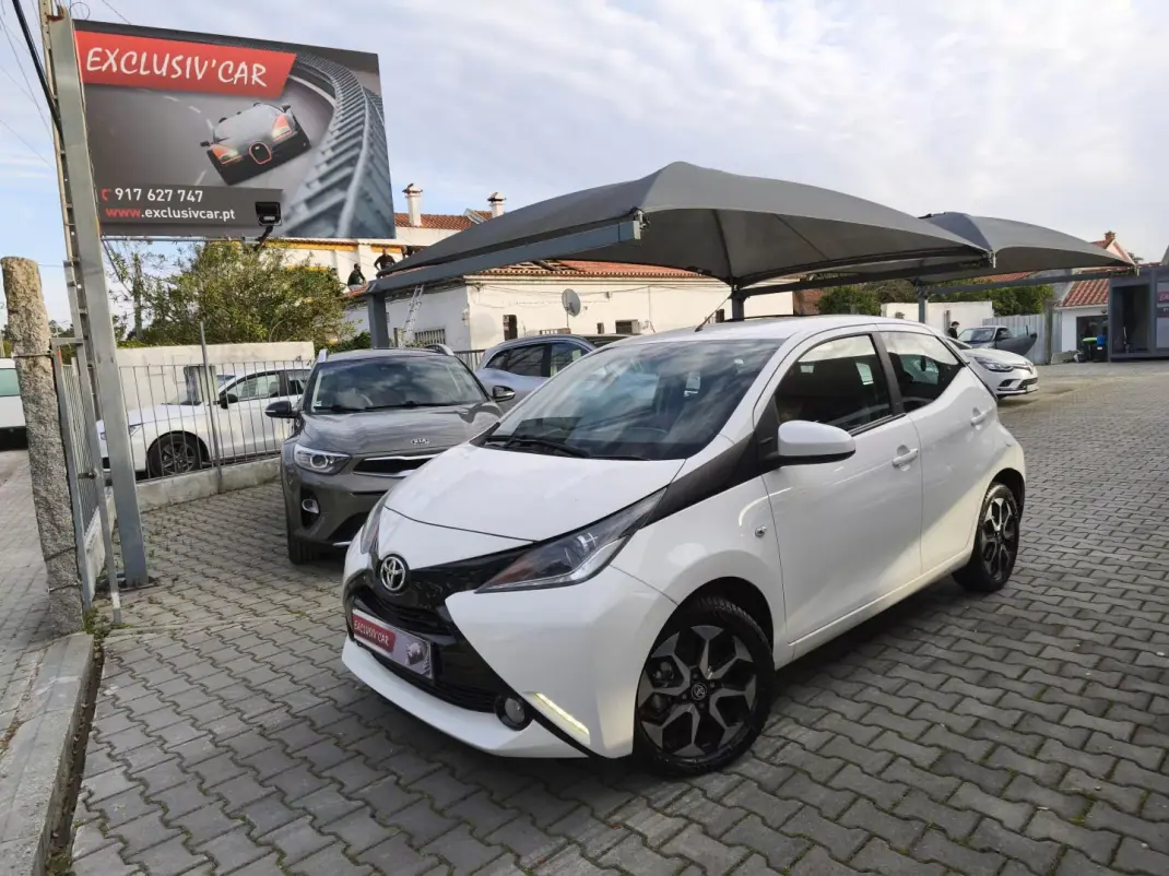 Toyota Aygo 2018 - 10900 EUR, 101000 km - AUTO.MOTO.pt - 101000km - foto 1 de 11