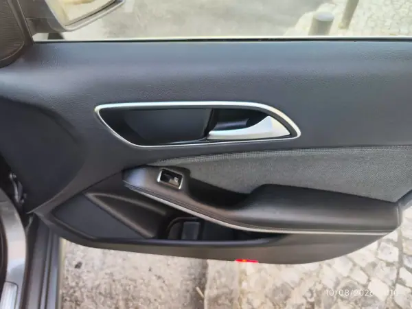 Mercedes-Benz A 180 2013 - 11780 EUR, 215000 km - AUTO.MOTO.pt - 215000km - foto 14 de 39