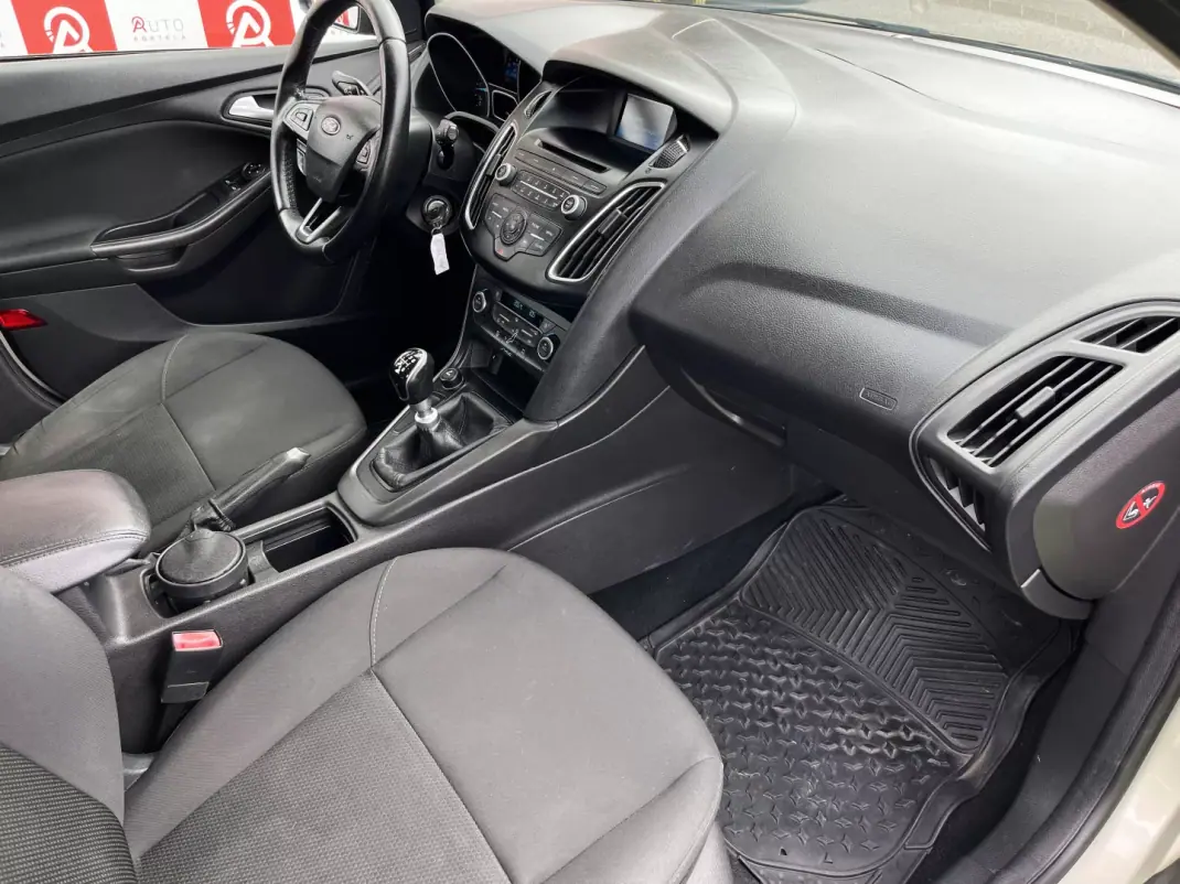 Ford Focus SW 2016 - 10490 EUR, 154200 km - AUTO.MOTO.pt - 154200km - foto 11 de 20