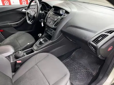 Ford Focus SW 2016 - 10490 EUR, 154200 km - AUTO.MOTO.pt - 154200km - foto 11 de 20
