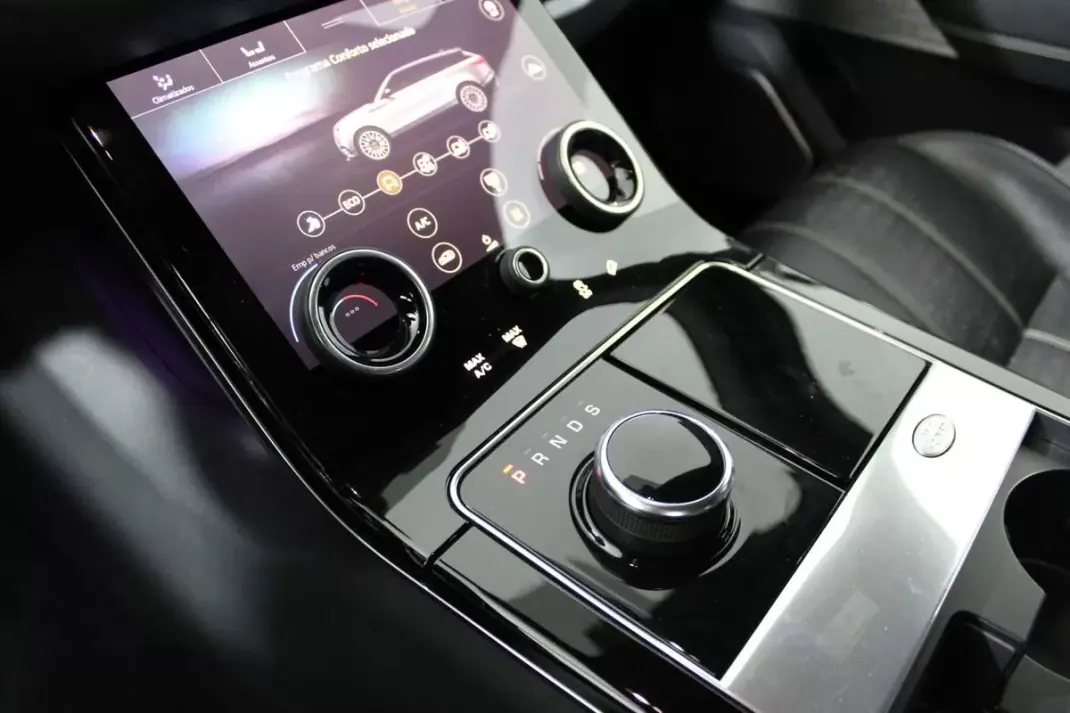 Land Rover Range Rover Velar 2018 - 44900 EUR, 110932 km - AUTO.MOTO.pt - 110932km - foto 10 de 20