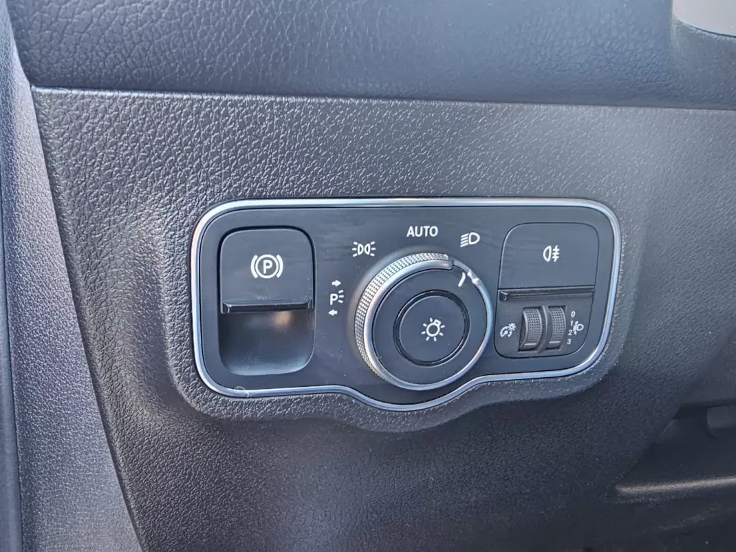 Mercedes-Benz GLB 180 2021 - 31990 EUR, 83866 km - AUTO.MOTO.pt - 83866km - foto 12 de 12