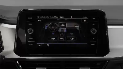 Volkswagen T-Roc 2025 - 24250 EUR, 11000 km - AUTO.MOTO.pt - 11000km - foto 36 de 41