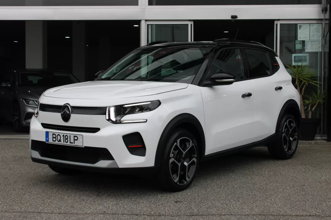 Citroën C3 2025 - 20900 EUR, 1769 km - AUTO.MOTO.pt - 1769km - foto 1 de 20