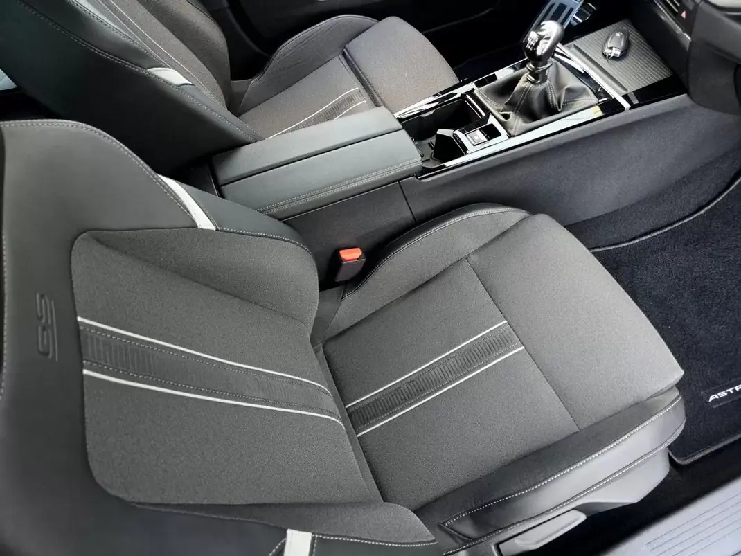 Opel Astra 2023 - 19900 EUR, 16940 km - AUTO.MOTO.pt - 16940km - foto 34 de 39